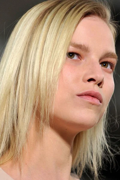 Look 3